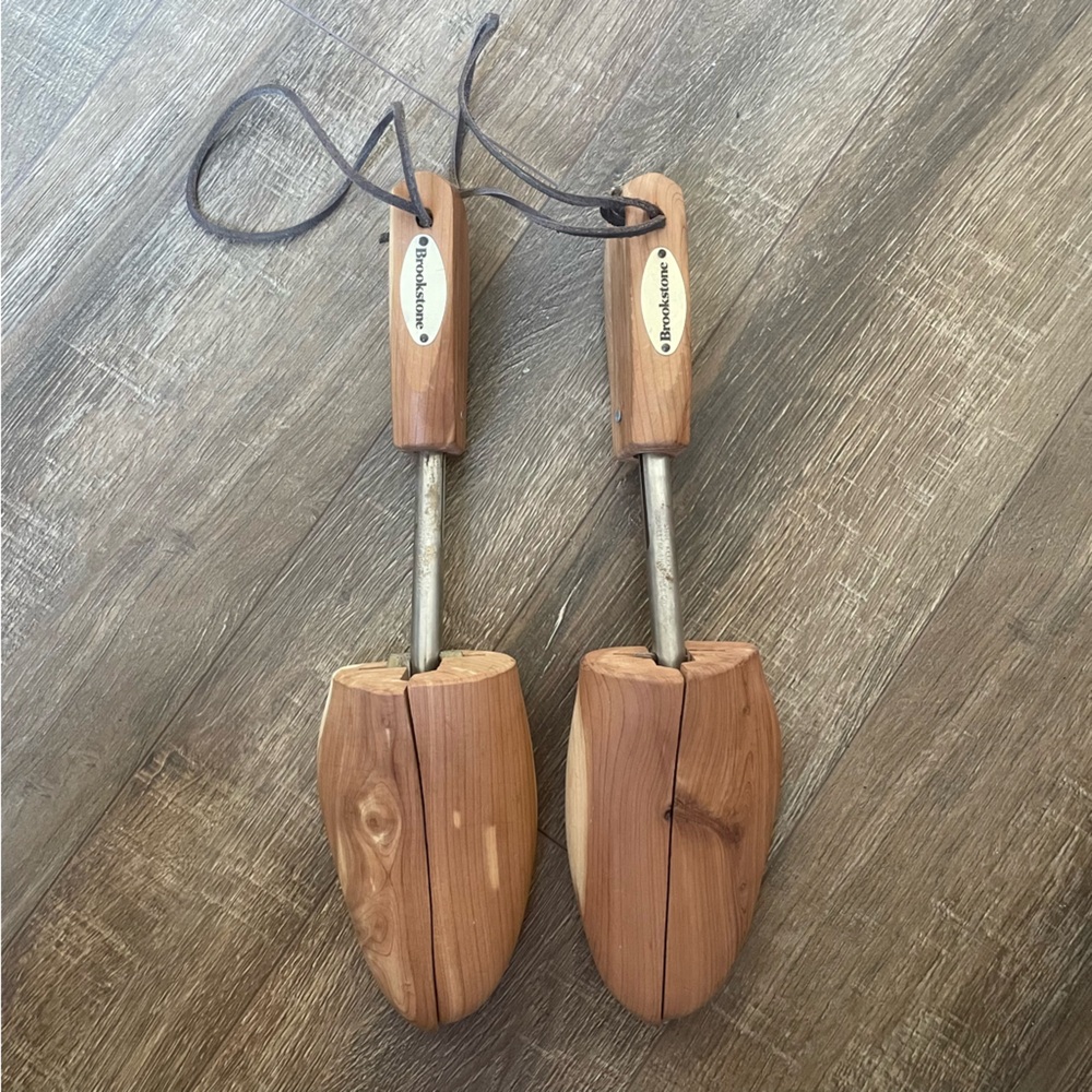 Brookstone Cedar Shoe Savers wood 🪵Adjustable size